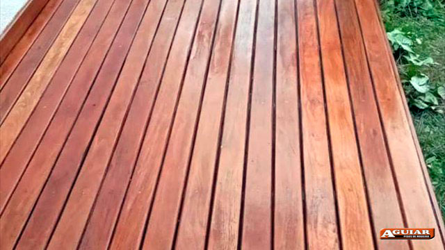 Acabamento em decks de Madeira