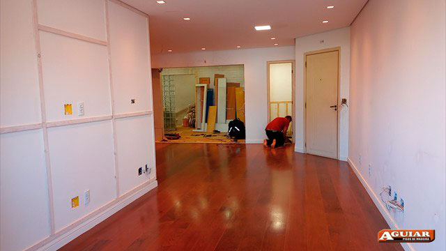 Acabamento piso de madeira