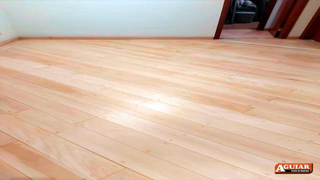 Aplicação de Cascolac em pisos de madeira<