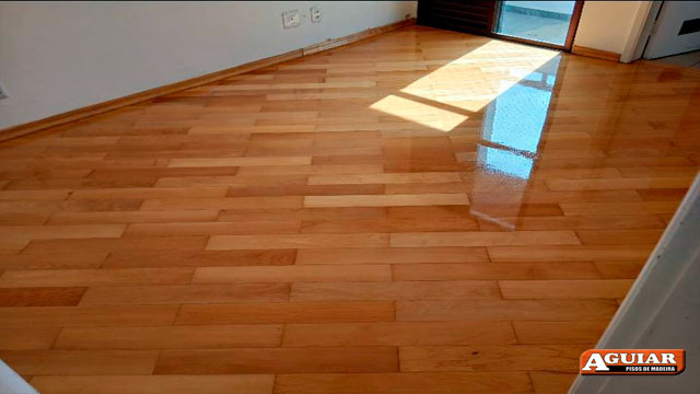 Aplicação de Resina em Piso<