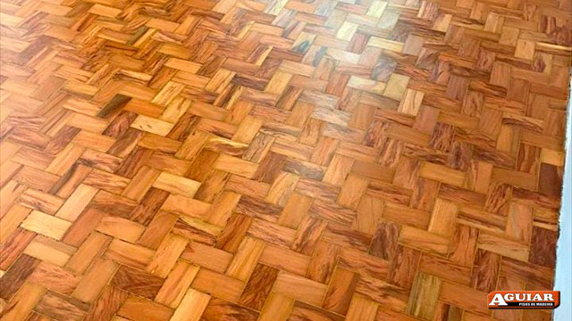 Acabamento em Piso de Madeira