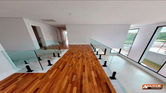 Aplicação de Resina em Piso de Madeira