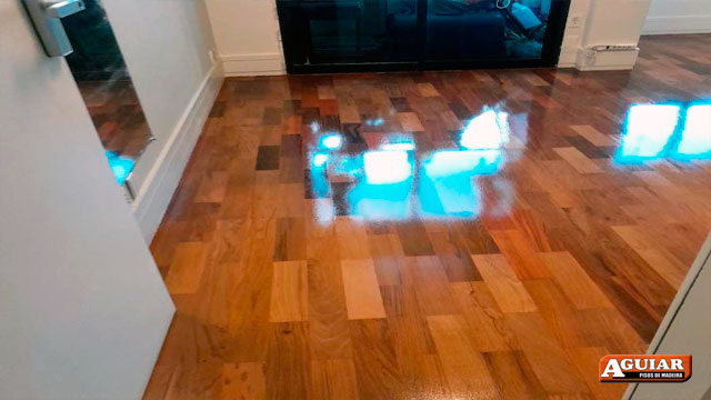 Colocação de tacos de madeira<