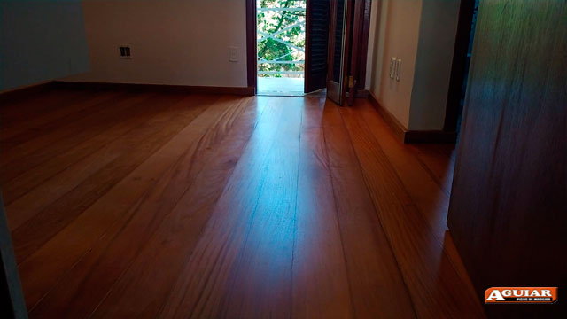 Colocação de assoalho de madeira