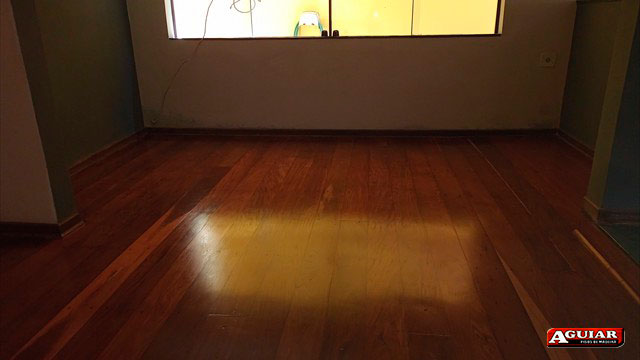 Acabamento em Assoalho de Madeira